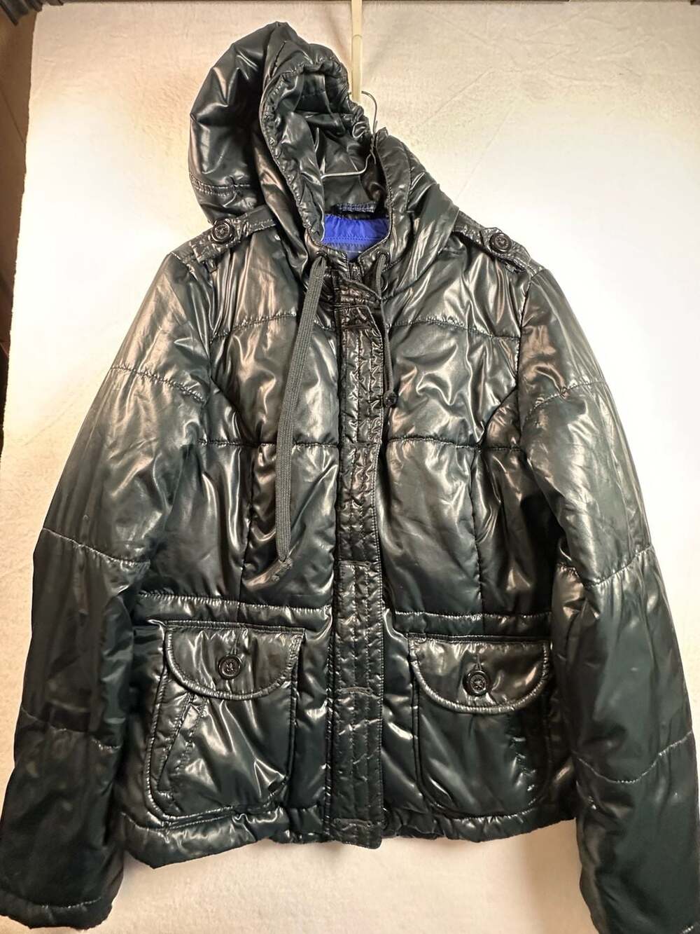 American Eagle Outfitters Women's Black Shiny Quilted Puffer Jacket with Hood